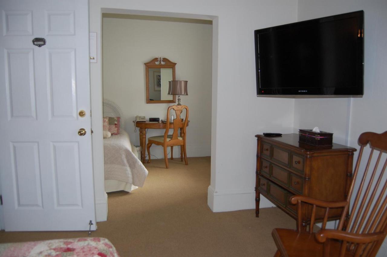 Family Room 17