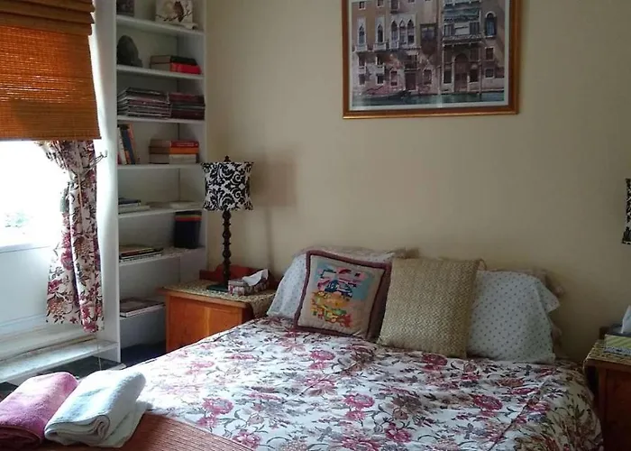 Australis Guest House