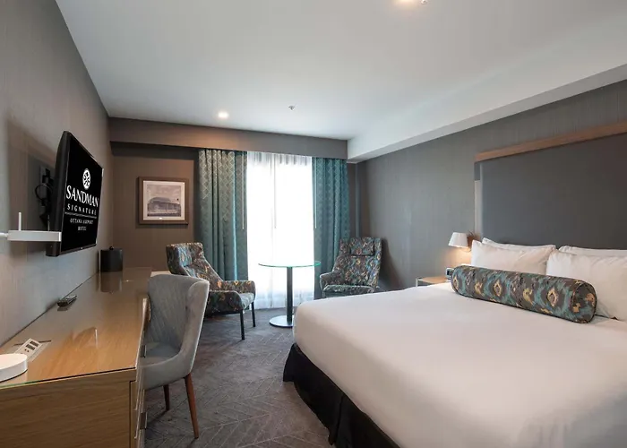 Pet Friendly hotel: Sandman Signature Ottawa Airport Hotel
